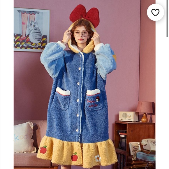 Snow White Plush Robe - Picture 1 of 8